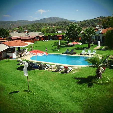 Adrenalin Village בית הארחה 3*