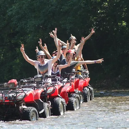 Adrenalin Village בית הארחה 3*