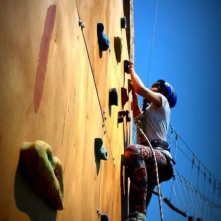 בית הארחה Adrenalin Village