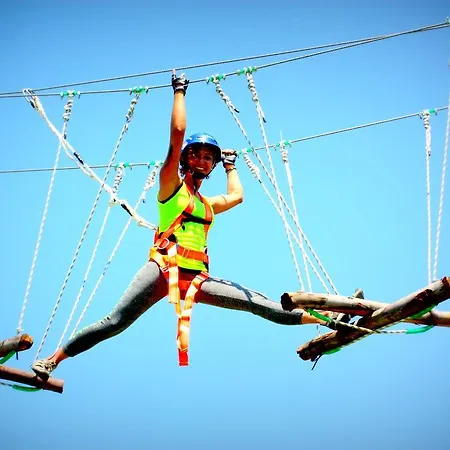 בית הארחה Adrenalin Village 3*