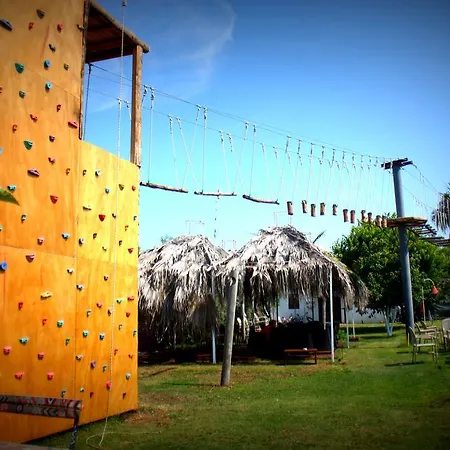 בית הארחה Adrenalin Village 3*