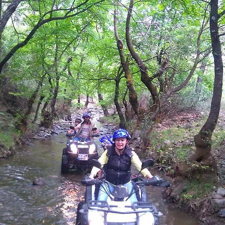 בית הארחה Adrenalin Village 3*