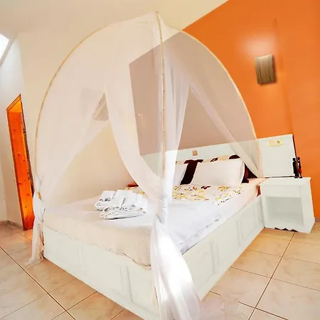בית הארחה Adrenalin Village 3*