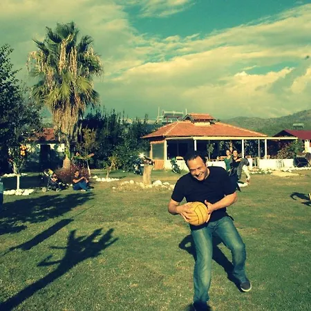 Adrenalin Village בית הארחה 3*